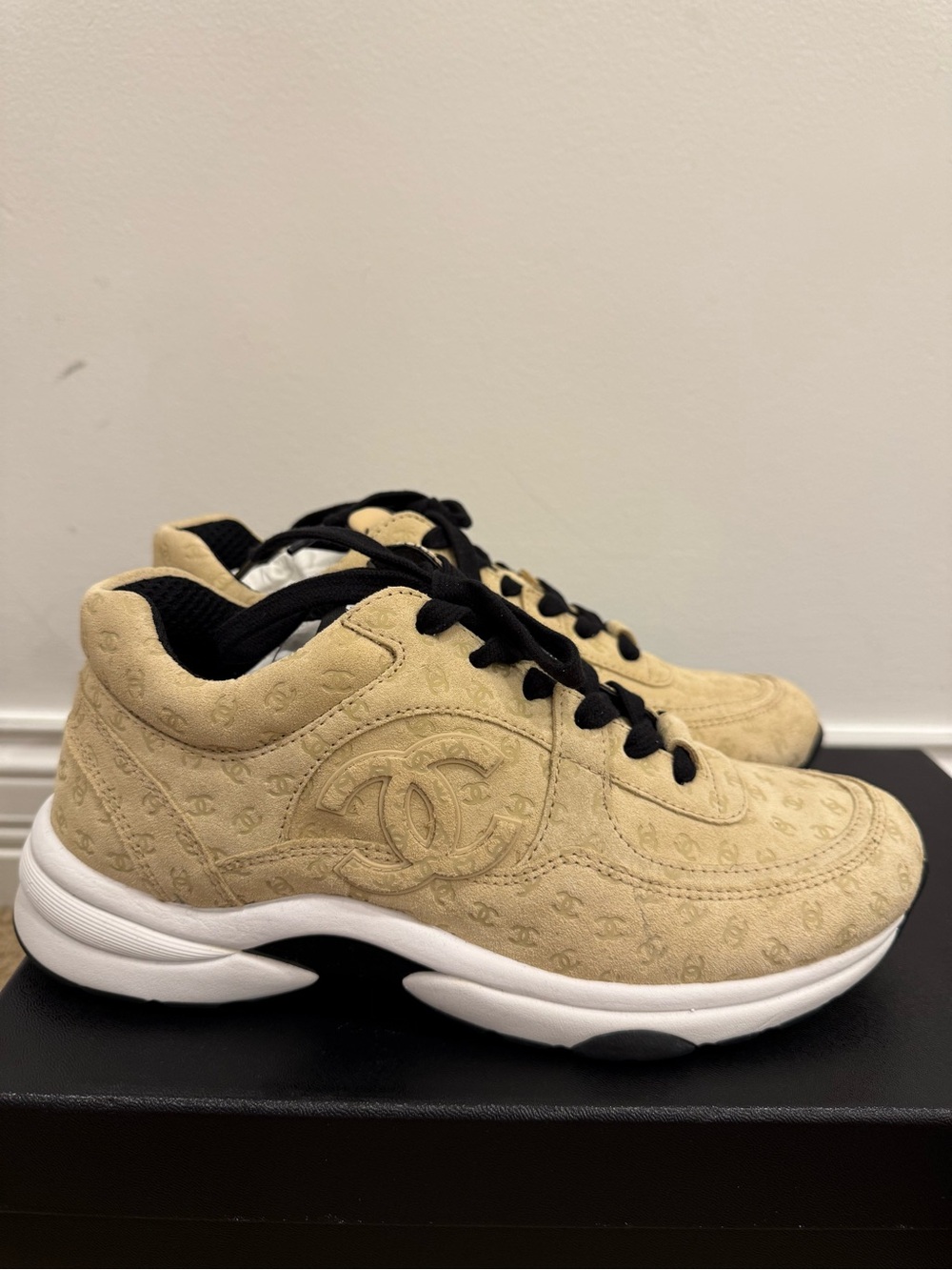 NEW CHANEL Beige Embossed Suede CC Monogram Sneakers 37.5 EU Full Set